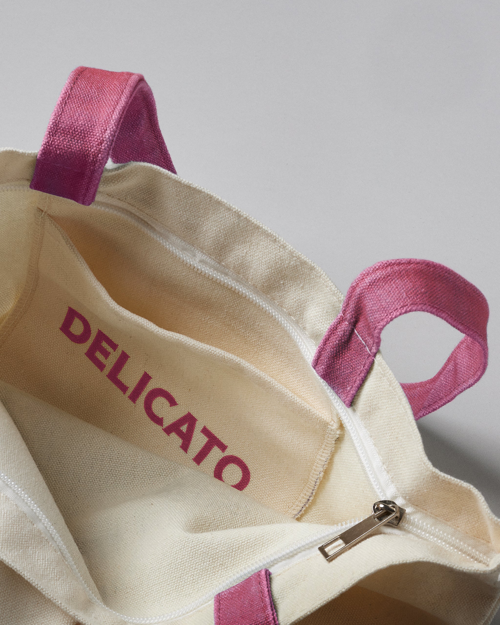 Delicato_Detail_Totebag_Logo_2048px.jpg