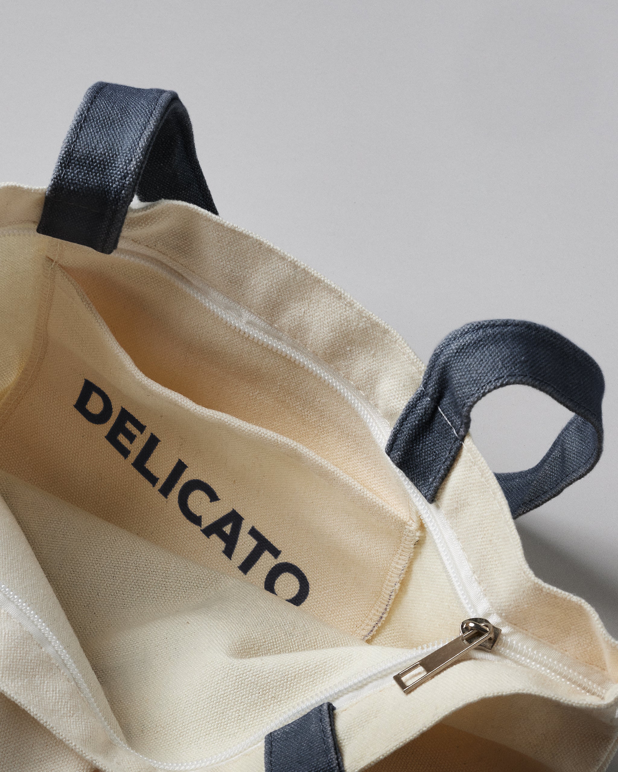 Delicato_Detail_Totebag_Vintage_2048px.jpg